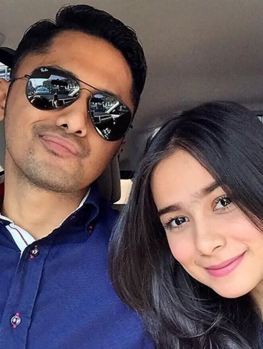 Kali ini, kemesraan keduanya terpotret saat Hengky mengunggah selfie berdua. Namun hal yang tak biasa, pria 33 tahun tersebut berfoto di rumah sakit. (Via Instagram/@Hengkykurniawan)