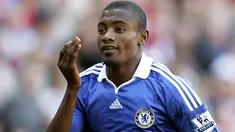 Penyerang Chelsea, Salomon Kalou gembira setelah mencetak gol dalam lanjutan Liga Premier antara Sunderland dan Chelsea di Stadium of Light, Sunderland, 24 Mei 2009. AFP PHOTO/GRAHAM STUART