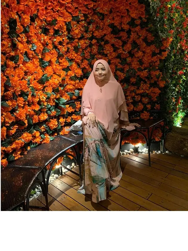 Jarang Tersorot, Ini 7 Potret Terbaru Tika Eks T2 yang Makin Anggun dengan Hijab Syari