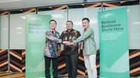 Country Leader, Veeam Indonesia, Laksana Budiwiyono; Direktur Jenderal Ekosistem Digital, Kementerian Komunikasi dan Digital, Dr. Edwin Hidayat Abdullah; Vice President of Southeast Asia and Korea (SEAK), Veeam, Chua Chee Pin acara Data Cloud di Jakarta. Liputan6.com/Matahari Kartika Purusakara.
