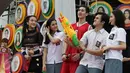 Sejumlah pemain sinetron Anak Sekolahan saat Meet and Greet Sinemart All Star di kawasan Bintaro, Tangsel, Senin (20/2). (Liputan6.com/Herman Zakharia)