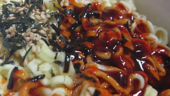 [Bintang] Makan Malam: Pizza Samyang Campur Keju Pasti Bikin Ketagihan