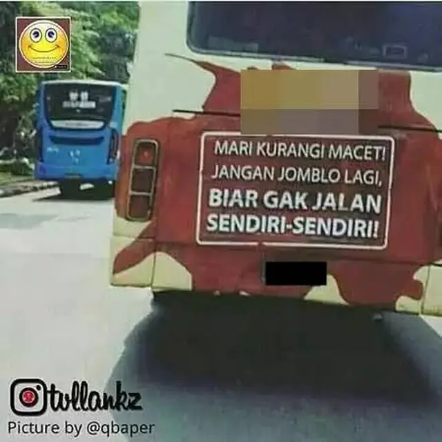 8 Tulisan Kocak di Belakang Bus Ini Bikin Mikir Pengguna Jalan
