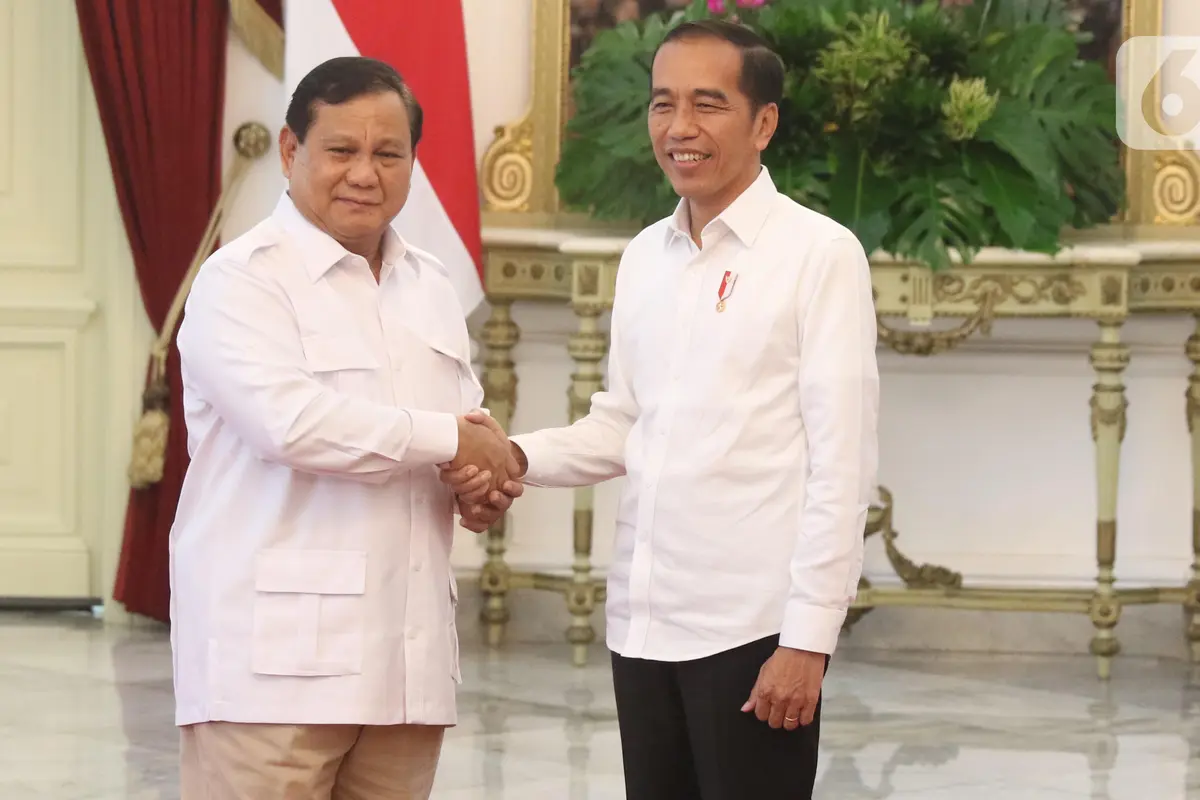 Tawa Jokowi dan Prabowo di Istana Merdeka
