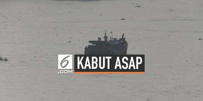 VIDEO: Kabut Asap di Sungai Musi Ganggu Aktivitas Nelayan