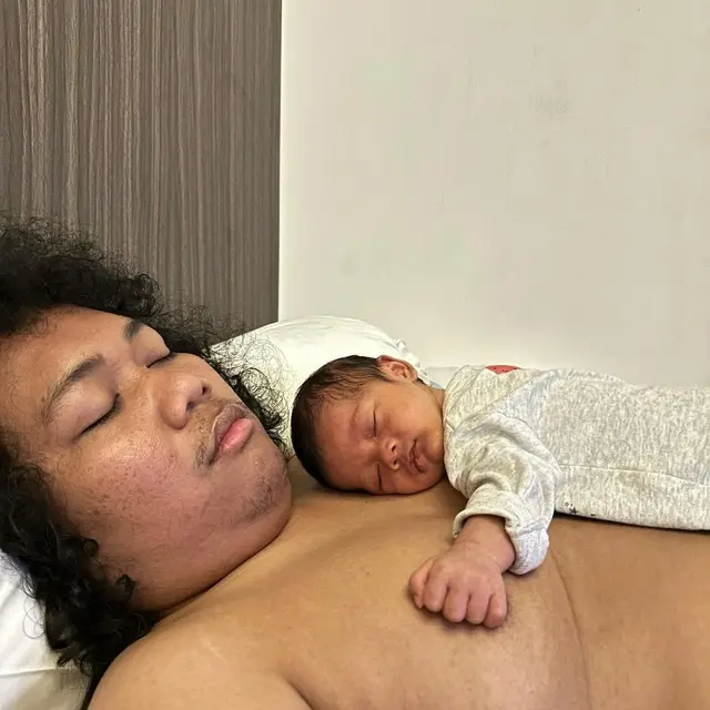 Potret kedekatan Marshel Widianto dengan sang anak Archie. (Sumber: https://www.instagram.com/marshel_widianto/)