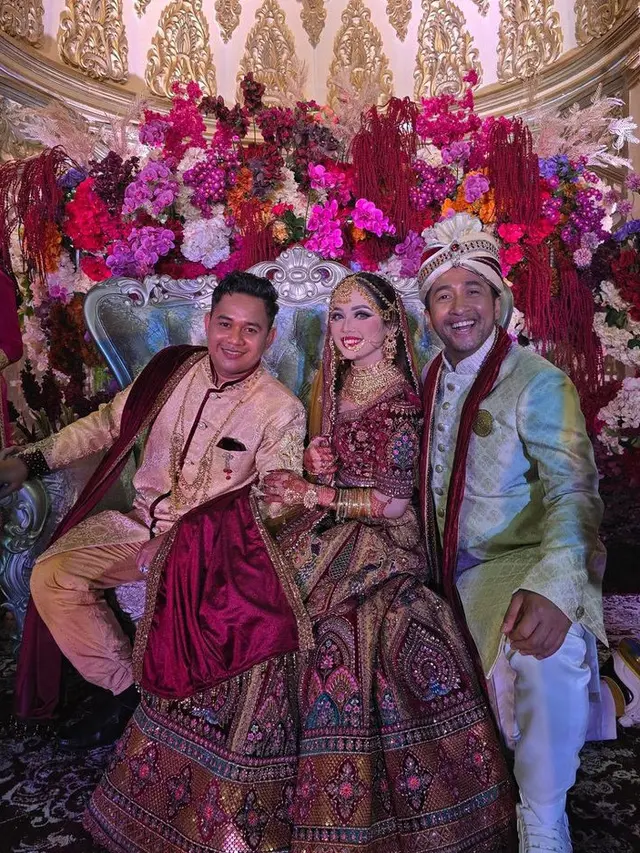 Putri Isnari Dibalut Baju Khas India di Resepsi Pernikahannya.