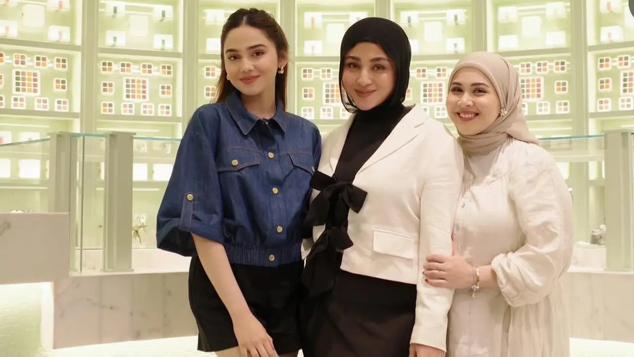 Syifa Hadju, Kesha Ratuliu, dan Margin Wieheerm Girls’ Day Out ke Singapura