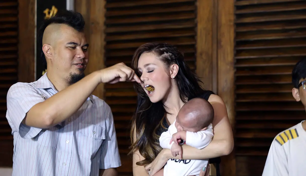 Penyanyi dan juga pemeran, Mulan Jameela kembali meramaikan musik Tanah Air. Istri pencipta lagu dan musisi Ahmad Dhani itu mengeluarkan singel berjudul 'Bintang Kecilku'. (Nurwahyunan/Bintang.com)