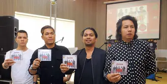 Grup band Armada kembali menunjukan kesuksesannya dalam bermusik. Setelah singlenya yang sempat hits beberapa waktu lalu, kini Armada kembali hadir dengan album barunya yang berjudul ‘Maju Terus Pantang Mundur’.  (Nurwahyunan/Bintang.com)