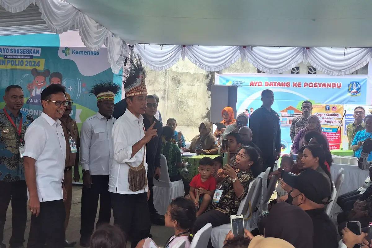 Presiden Jokowi di Posyandu Rajawali 3, Kecamatan Sentani Timur, Kabupaten Jayapura, Papua, Selasa (23/7/2024).