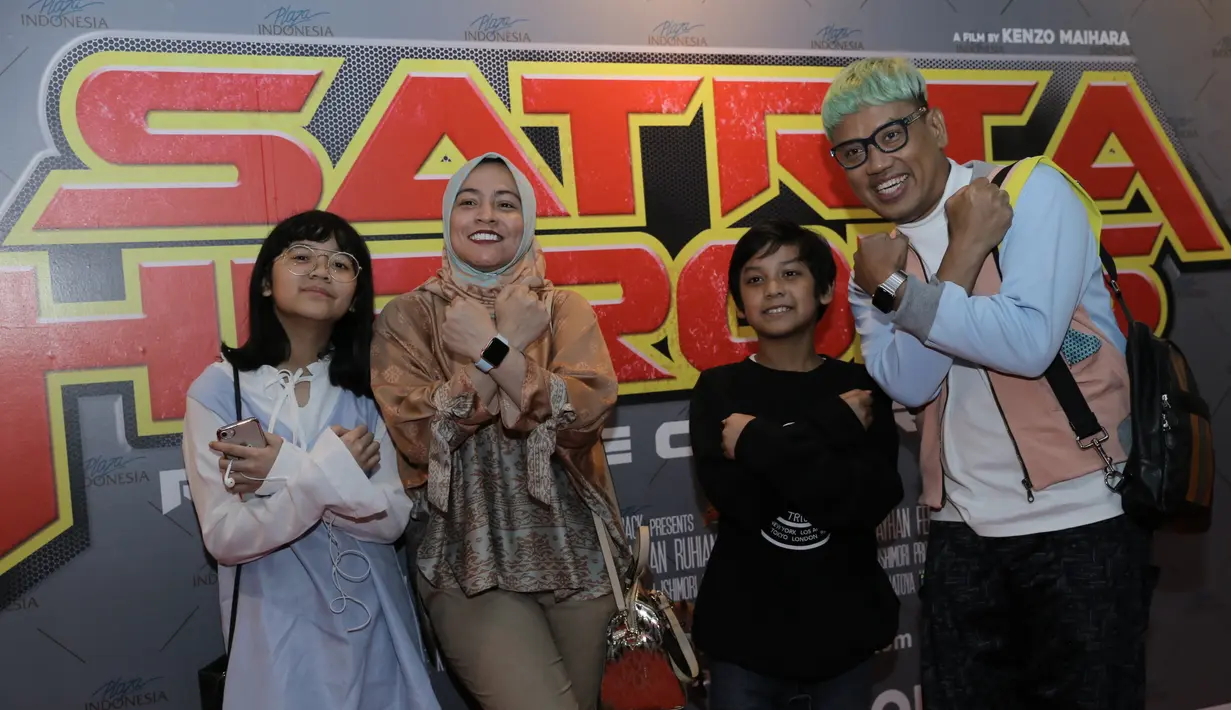 Awal kejadian Cinta dibully di media sosial, lantaran memiliki tiket lebih untuk nonton koser boyband asal Korea BTS (Bangtan Boys). Kelebihan tiket itu akan dijual oleh Uya, namun Cinta ingin dijadikan hadiah give away. (Galih W. Satria/Bintang.com)