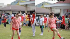 Ayu Ting Ting tak gengsi ikut lomba 17 an di kampung. Ia bahkan antusias untuk ikut lomba main bola. Tak heran aksi Ayu Ting Ting main bola ini jadi pusat perhatian dengan banyak orang menyebutnya merakyat. (Liputan6.com/IG/ayutingting92)