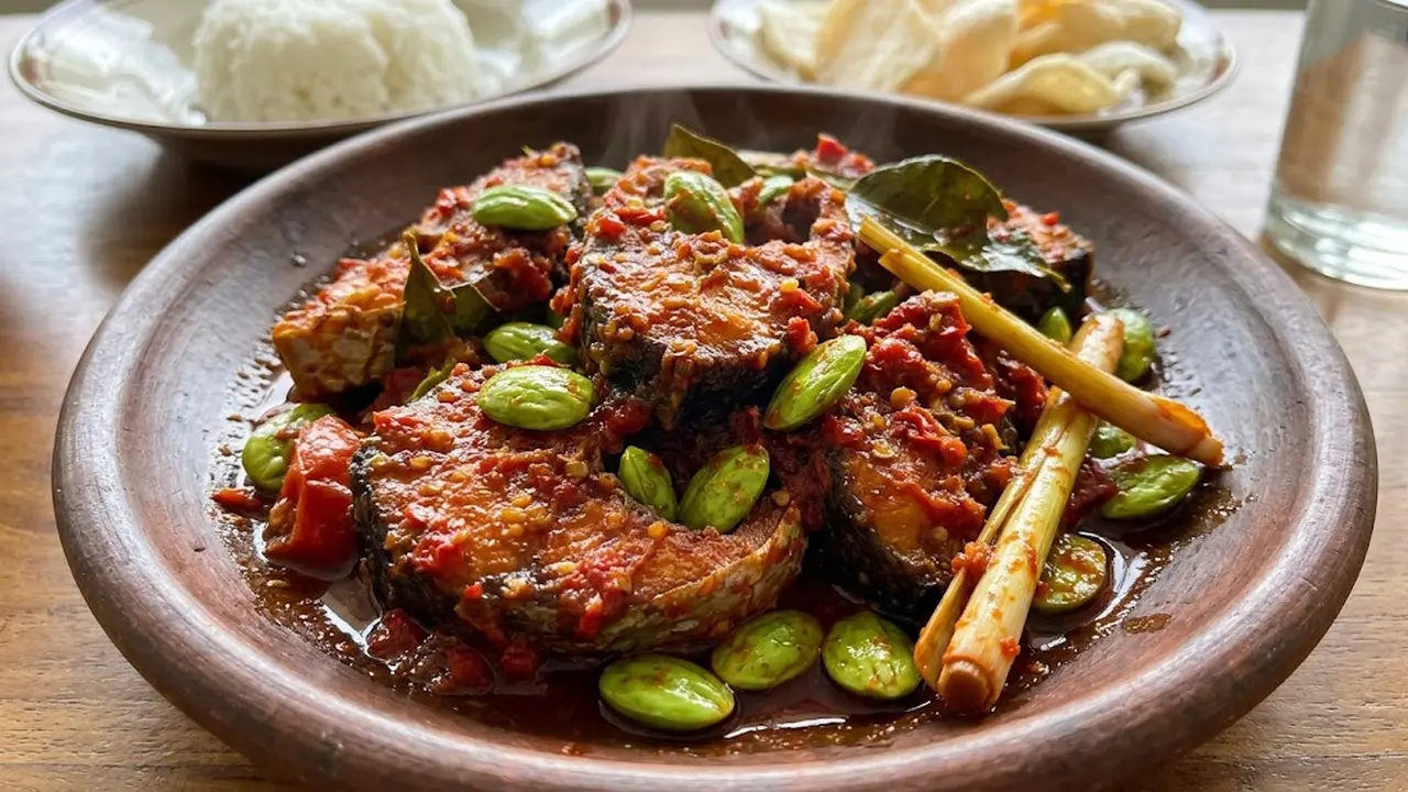 Resep Tongkol Balado Pete dengan Bumbu Merah yang Meresap