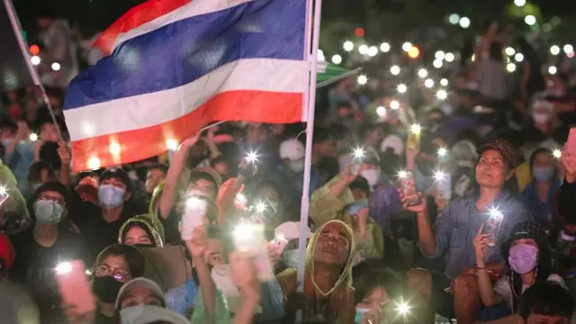 Gerakan unjuk rasa ini menuntut adanya pemilu baru dan reformasi terhadap sistem kerajaan. (AP/Wason Wanichakorn)