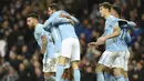 Para pemain Manchester City merayakan gol yang dicetak Bernardo Silva ke gawang Burnley pada laga Piala FA di Stadion Etihad, Manchester, Sabtu (6/1/2018). City menang 4-1 atas Burnley. (AFP/Oli Scarff)