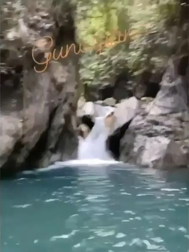 6 Momen Ayu Ting Ting Liburan di Alam, Seru Berendam di Air