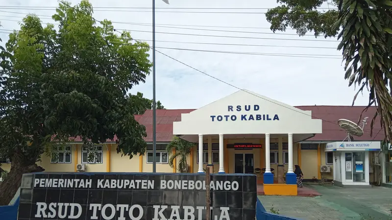 Rumah Sakit Umum Daerah (RSUD) Toto Kabila, Kabupaten Bone Bolango (Bonebol) ditutup, setelah 14 nakes terkonfirmasi positif Covid-19. (Foto: Liputan6.com/Arfandi Ibrahim)