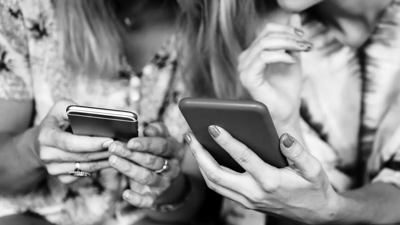[Bintang] Soal Stalking, Bergurulah sama 5 Zodiak Ini