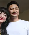 Beberapa waktu lalu, kabar pernikahan Dewi Perssik dan Angga Wijaya sempat mengegerkan publik. Kabar itu diketahui dari Kepala Kantor Urusan Agama (KUA) Sumbersari, Syarif. (Bambang E. Ros/Bintang.com)