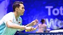 Jonatan Christie yang berstatus unggulan keempat sempat mendapat perlawanan sengit pada gim pertama. Penampilan tenang dan serangan agresif pebulu tangkis yang akrab disapa Jojo itu menutup gim pertama dengan skor 21-15. (Bertrand GUAY/AFP)