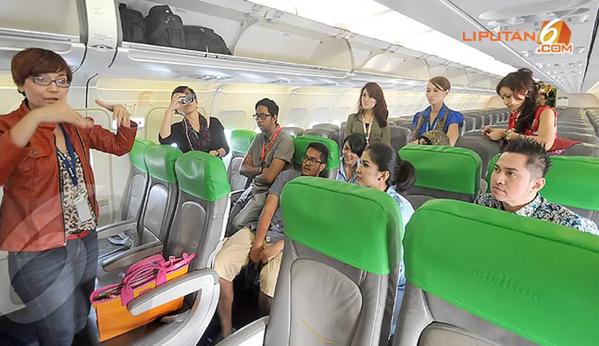 Untuk menggelar fashion show di pesawat perlu persiapan matang. Jauh sebelum pelaksanaan hingga menjelang penerbangan, Ika Puspitarini dan tim Citilink mempersiapkan segalanya berjalan lancar. (Liputan6.com/Danu Baharuddin)