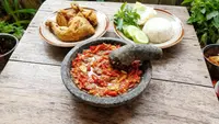 10 Resep Sambal untuk Ayam Goreng, Pedasnya Juara