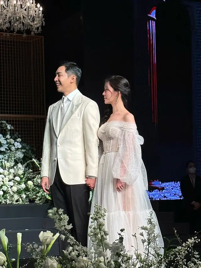 8 Potret Serasi Lee Seung Gi dan Lee Da In dalam Wedding Pictorial yang Dibagikan Agensi