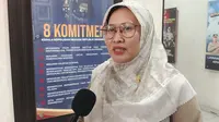 Anggota KPAI, Diyah Puspitarini saat mengunjungi Polres Metro Depok. (Foto: Liputan6.com/Dicky Agung Prihanto)