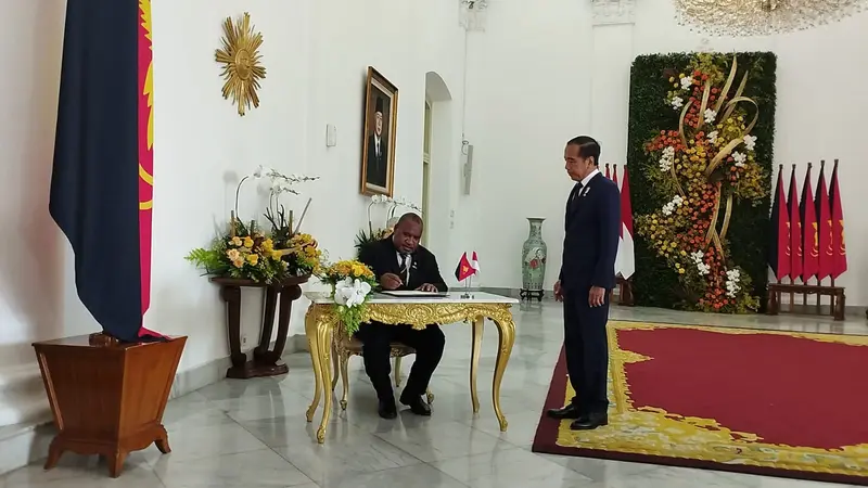 Jokowi-PM Papua Nugini James Marape Resmi Teken MoU Angkutan Lintas 2 Negara