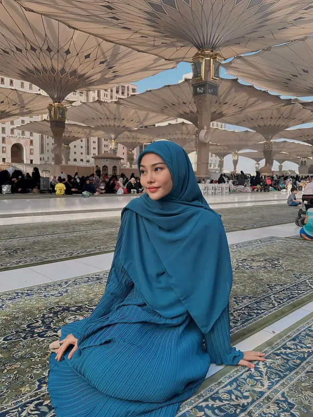 7 Potret Seleb Jalani Ibadah Umrah saat Bulan Ramadhan 2024