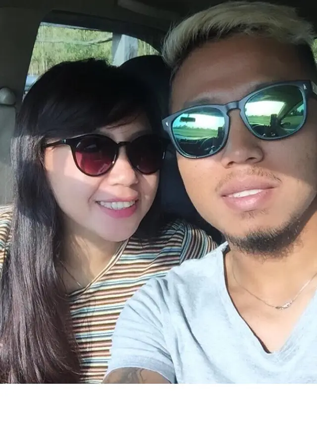 5 Potret Mesra Kushedya Hari Yudo Bersama Istri, Striker Arema