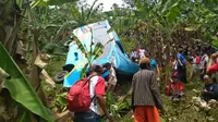 Bus Wisata Terjun ke Jurang di Sukabumi, Belasan orang Meninggal. (Liputan6.com/Mulvi Mohammad)