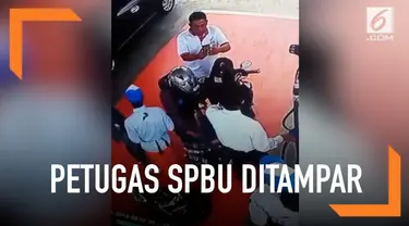 Seorang petugas SPBU ditampar pelanggannya lantaran diduga tak terima salah satu bahan bakar habis.