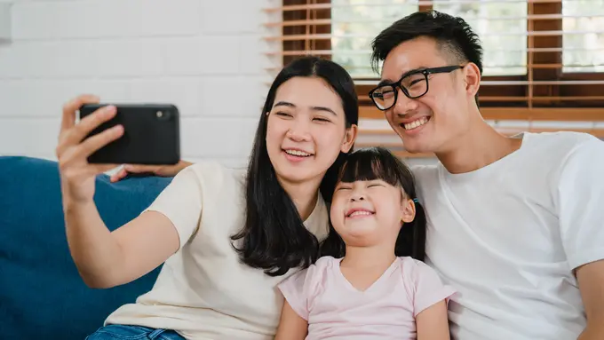 Zodiak yang Paling Peduli dan Protektif pada Keluarga - Cover