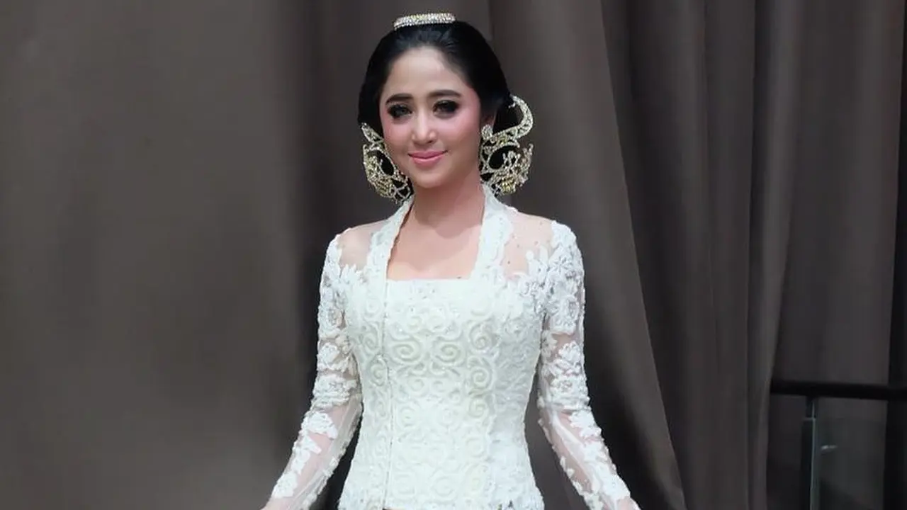 [Bintang] Dewi Perssik