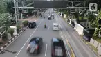 Sejumlah kendaraan bermotor melintas di bawah Alat Sistem Jalan Berbayar Elektronik (ERP) di Jalan Medan Merdeka Barat, Jakarta, Senin (9/1/2023). Pemprov DKI Jakarta berencana untuk menerapkan kebijakan jalan berbayar atau 'Electronic Road Pricing' (ERP) di sejumlah ruas jalan Ibu Kota dengan usulan besaran tarif sekitar Rp5.000 hingga Rp19.000 sekali melintas. (Liputan6.com/Herman Zakharia)