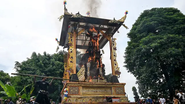 FOTO: Prosesi Upacara Ngaben Raja Pemecutan XI di Bali