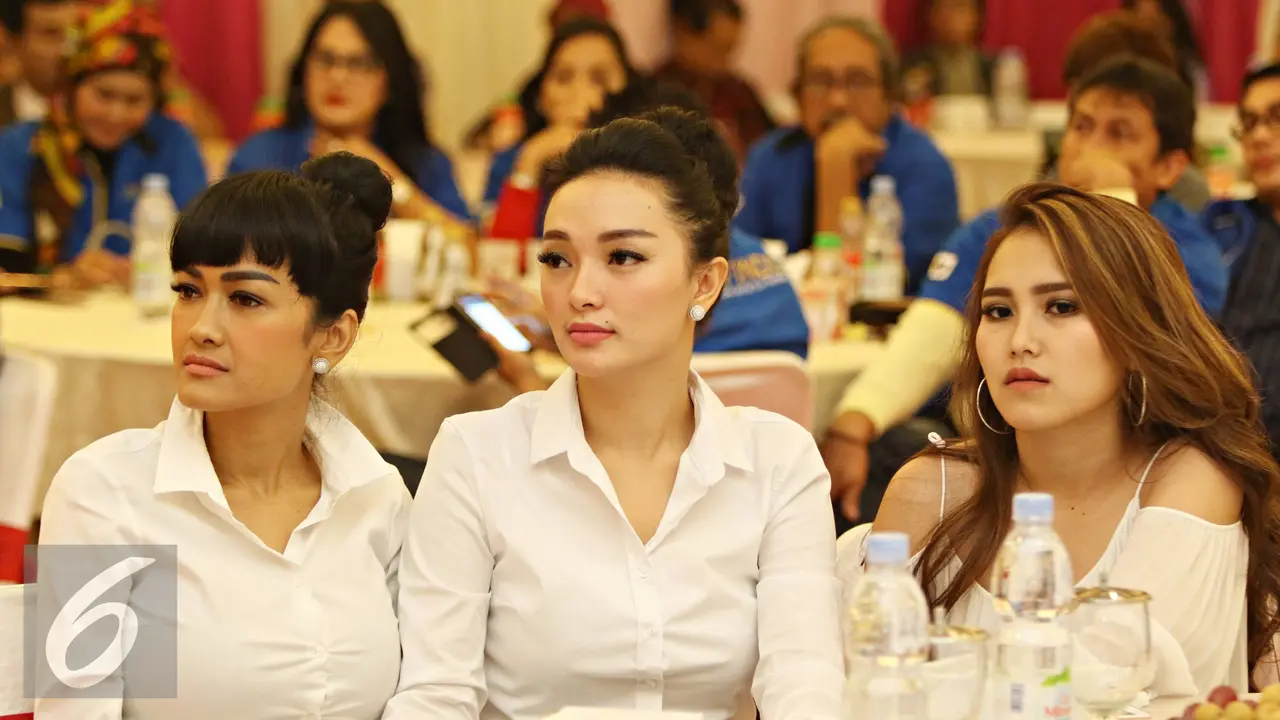 Trio Cecepy yang beranggotakan Julia Perez, Zaskia Gotik dan Ayu Ting Ting