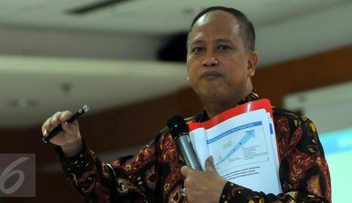 Kementerian Riset, Teknologi, dan Pendidikan Tinggi (Kemenristekdikti) menggelar acara Refleksi Akhir Tahun 2015, Jakarta, Senin (28/12/2015). Menristekdikti Mohamad Nasir memaparkan pencapaian program selama 2015. (Liputan6.com/Faisal R Syam)