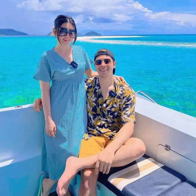 6 Potret Liburan Via Vallen dan Chevra di Pulau Komodan Labuan Bajo, Romantis