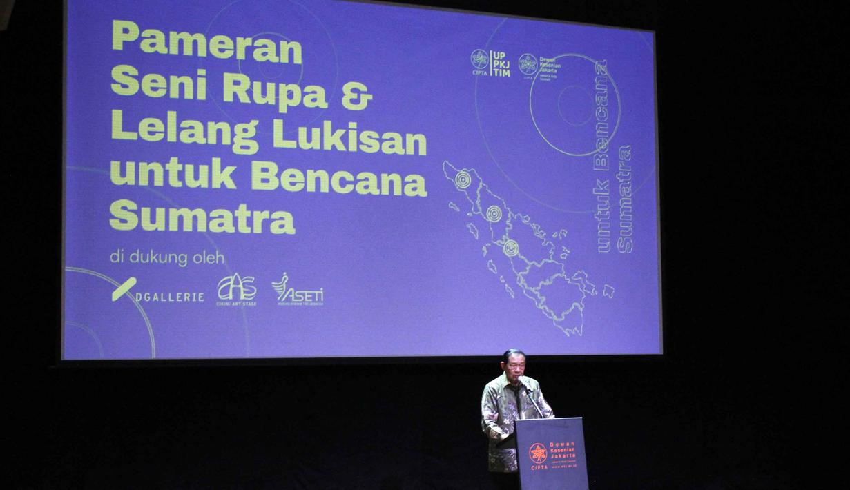 Apa yang terlukis sebagai sebuah gambaran dari derita yang dirasakan korban bencana Sumatra, baginya ini adalah potret tentang kemanusiaan  yang harus dibicarakan. Lukisan berjudul God’s Day tersebut terjual dengan nilai Rp311 juta. Tampak dalam foto, Presiden ke-6 Republik Indonesia, Susilo Bambang Yudhoyono (SBY) saat memberi sambutan pada kegiatan Pameran Seni Rupa dan Lelang Lukisan di Teater Kecil, Taman Ismail Marzuki (TIM), Jakarta, Selasa (23/12/2025). (merdeka.com/magang/Rendi Saputra)