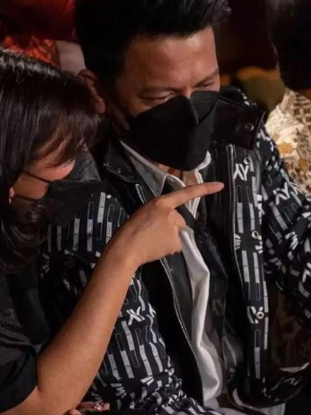 6 Momen Alleia Dampingi Ariel NOAH di Berbagai Kesempatan, Penuh Kasih Sayang