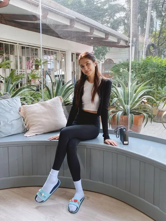 Saat olahraga, pemeran series Teluh Darah itu selalu tampil stylish.  [Foto: IG/miktambayong].