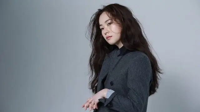 Trik Padu Padan Outfit Formal ala Jeon Yeo Bin, Pasangan Song Joong Ki dalam Drama Vincenzo