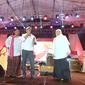 Dua mantan rival Pilkada Jatim, Gus Ipul dan Khofifah bersatu dalam acara Ngaji Kebangsaan di Jawa Timur. (Liputan6.com/Dian Kurniawan)