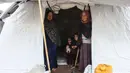 Warga harus menghadapi kurangnya kebutuhan dasar seperti air bersih, makanan, dan tempat tinggal. (Omar AL-QATTAA/AFP)