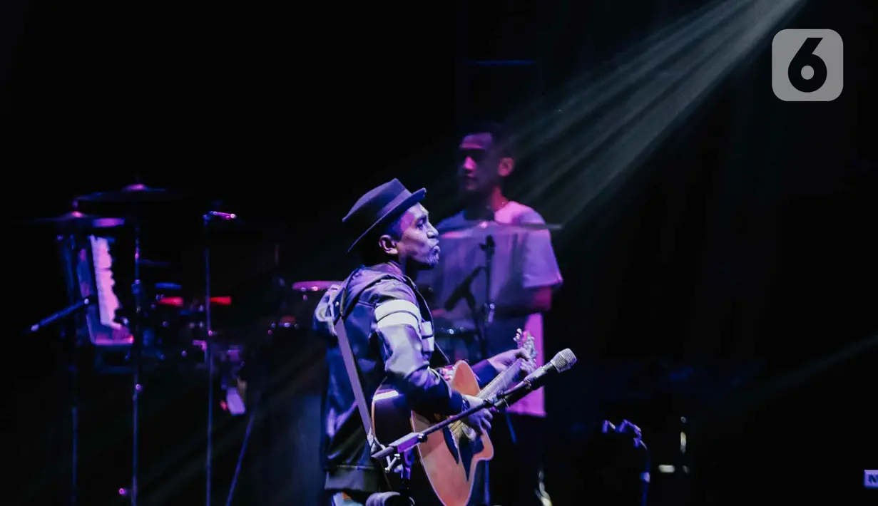 Penampilan Glenn Fredly dalam festival musik Love Fest di Istora Senayan, Jakarta, pada 22 Februari 2020. Salah satu penyanyi kebanggaan Indonesia, Glenn Fredly meninggal dunia, Rabu (8/4/2020) malam dalam usia 44 tahun di sebuah rumah sakit di Jakarta Selatan. (Liputan6.com/Faizal Fanani)