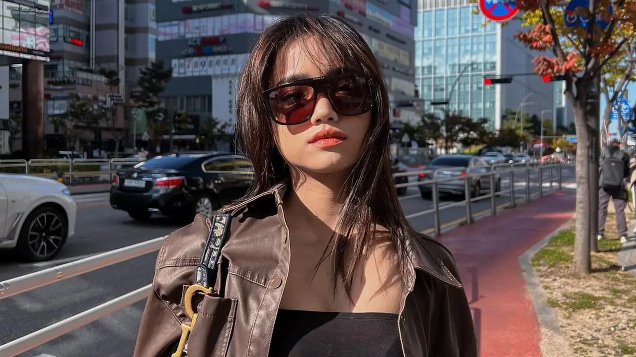 Intip deretan 5 outfit Fuji Utami saat jalan-jalan ke Korea Selatan.