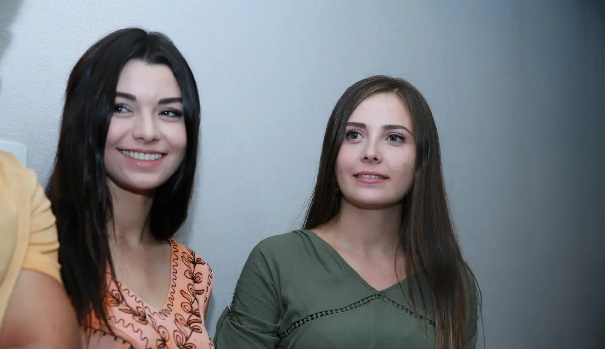 Para pemain ‘Elif’ memang sengaja diundang SCTV untuk memainkan mini drama musikal di perayaan yang digelar di Istora Senayan tersebut. (Deki Prayoga/Bintang.com)